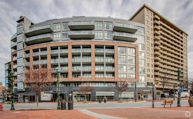 Building Photo - 7171 Woodmont Ave Rental