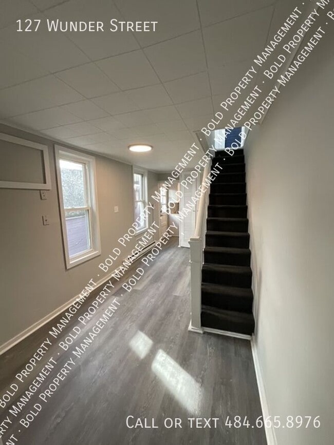 Photo - 127 Wunder St