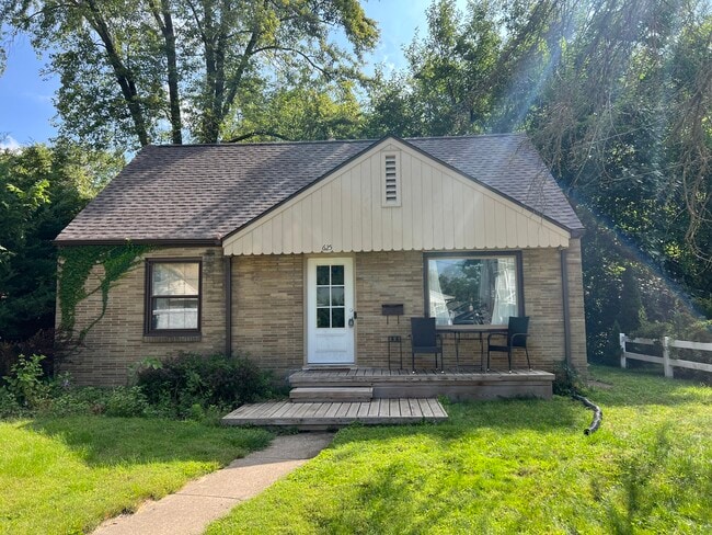 Building Photo - 625 Welty Ave