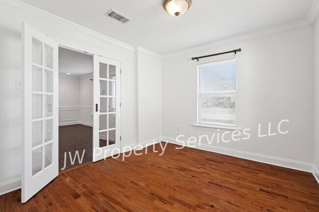 Photo - Modern & Spacious 4-Bedroom Home in Gretna