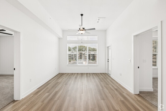 C1 - 3BR, 2BA - 1,193SF - Metro 1 Apartments