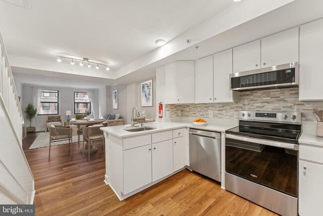 Building Photo - 616 E St NW Unit 455