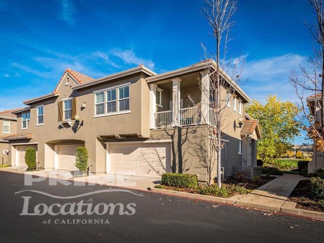 Photo - RARE WATERFRONT LOCATION IN ESPLANADE!