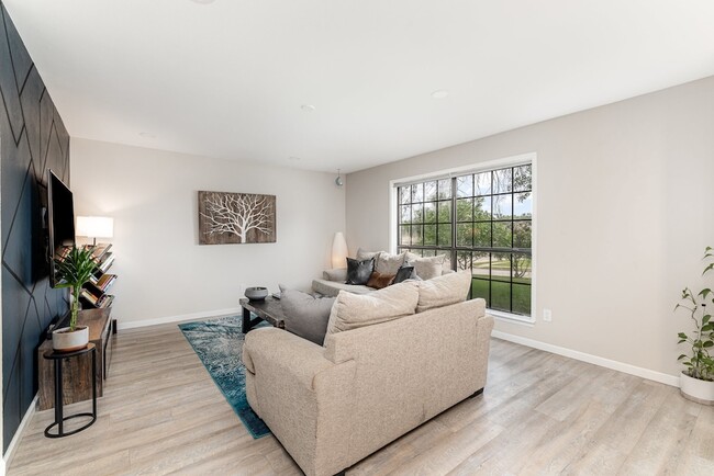 Photo - 1700 Delaford Cir