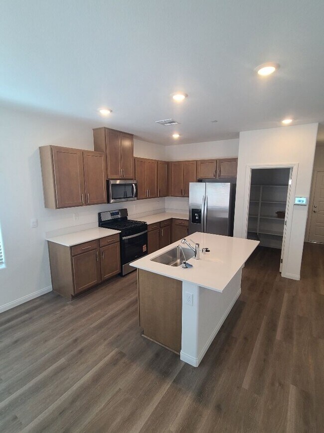 1092 Saffron Toucan Ln