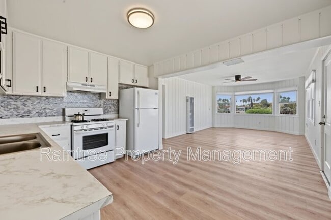 146 N Cedros Ave