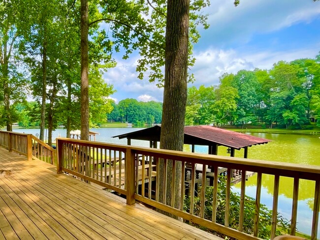 Photo - 3908 Waterton Rd