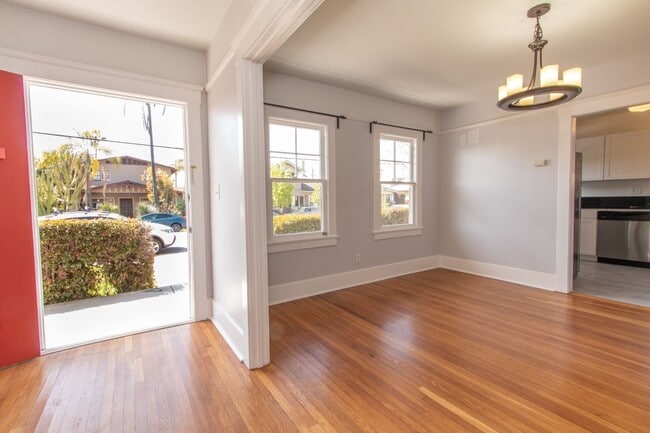 Photo - Charming North Park 2 Bed/1Bath with Washer/Dryer, Backyard & Parking! Unidad 3042