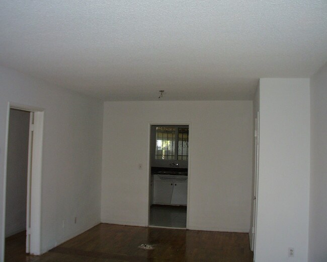 Living room - 1065 S Norton Ave Apartamentos Unidad 1