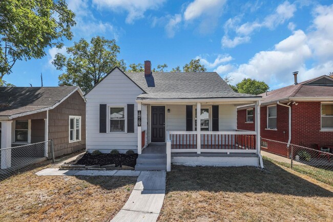 Building Photo - Newly Refreshed 3-Bed Bungalow with Bonus Sunroom & Finished Attic – Columbus Living!