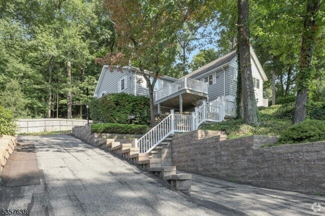 Building Photo - 336 Lakeview Ave Rental
