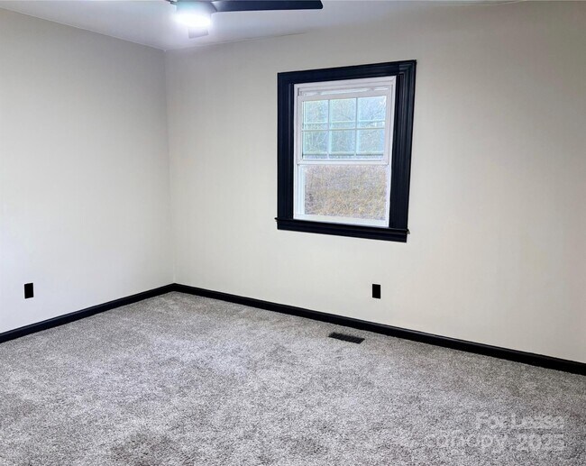 Photo - 2705 N Center St