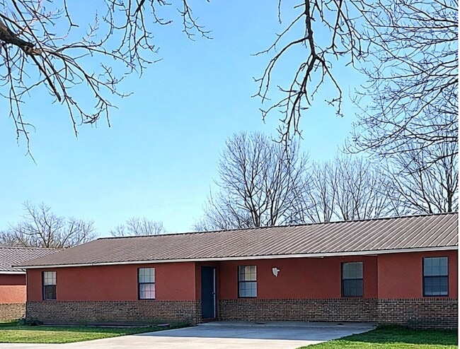 Building Photo - 208 NE 2nd St