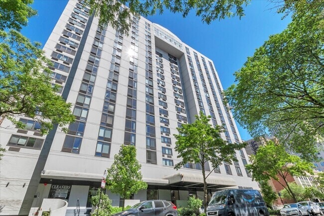 Building Photo - 1221 N Dearborn Pkwy Rental