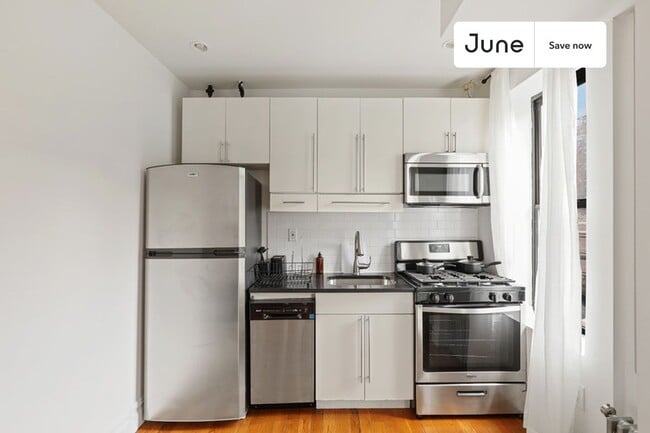 Photo - 23 E 109th St