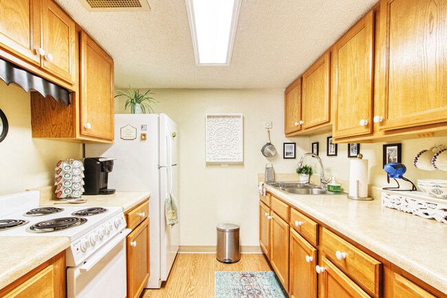 kitchen - Riverside Park Apartments