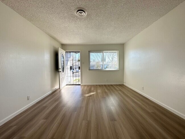 Photo - Charming 2 bedroom and 1 bath Duplex in Sacramento