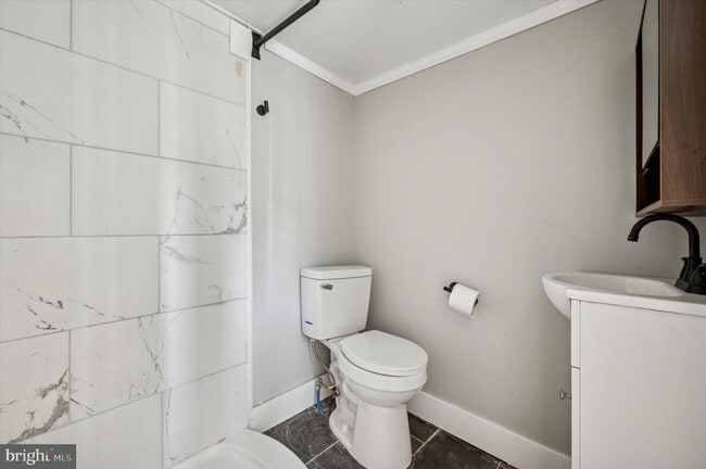 Building Photo - 5514 Lansdowne Ave Rental