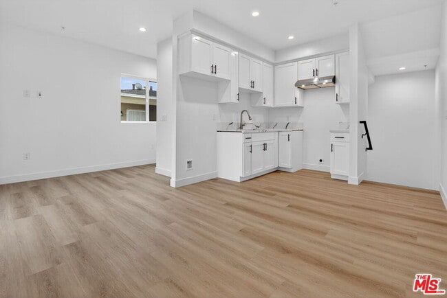 Photo - 11446 Oxnard St Unidad C