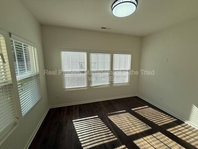 Photo - 1311 Red Deer Dr