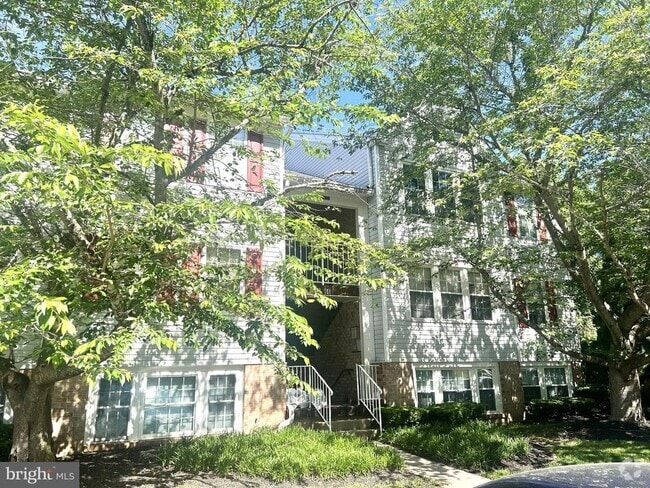 Building Photo - 66 Surrey Ln Unit 135 Rental