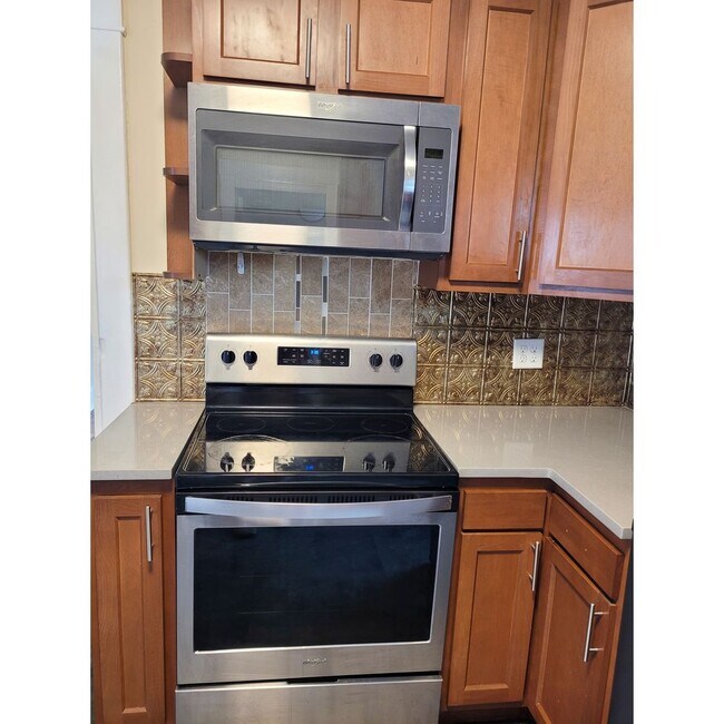 Photo - 223 E North St Apartment Unit 3