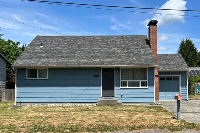 Photo - 1704 Glass Ave NE House
