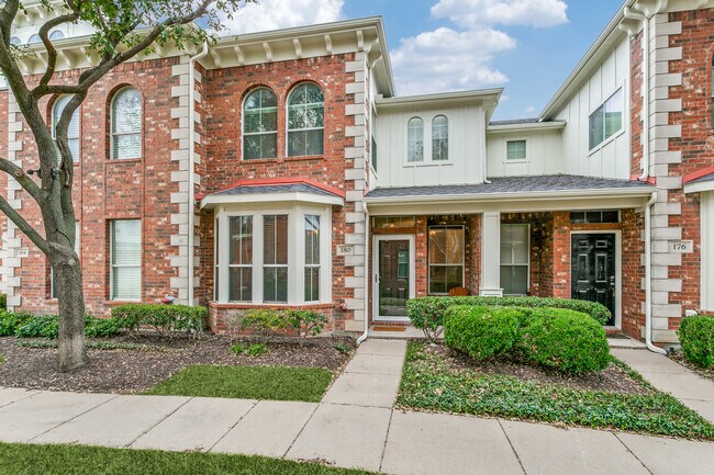 Photo - 180 Leonard St