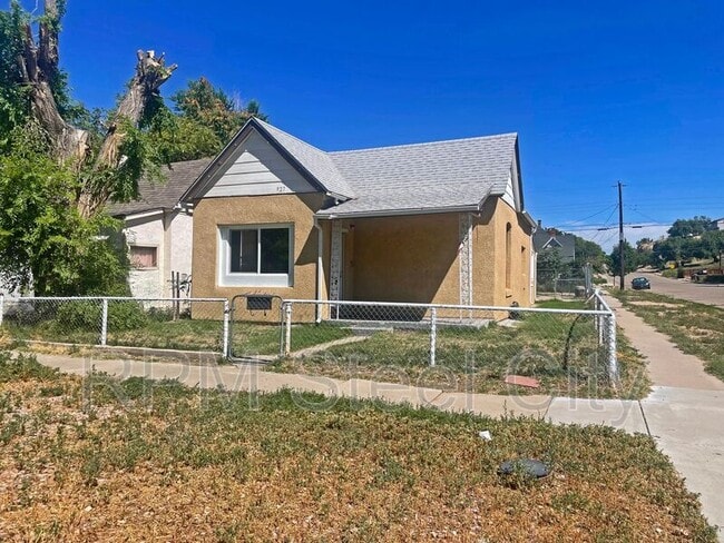 Photo - 927 E 1st St