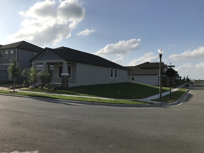 Photo - 3/2 Plus Den Located in Summerlake $2895