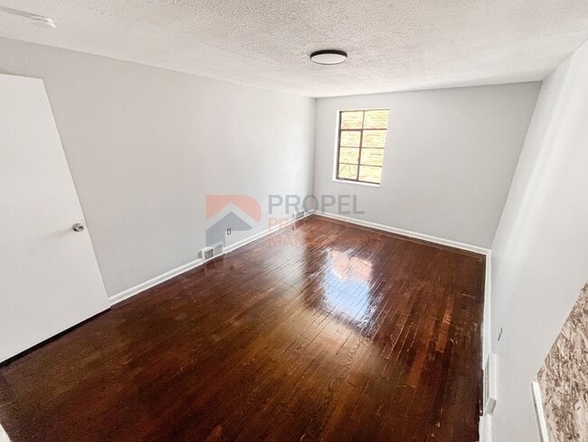Photo - 19440 Hartwell St