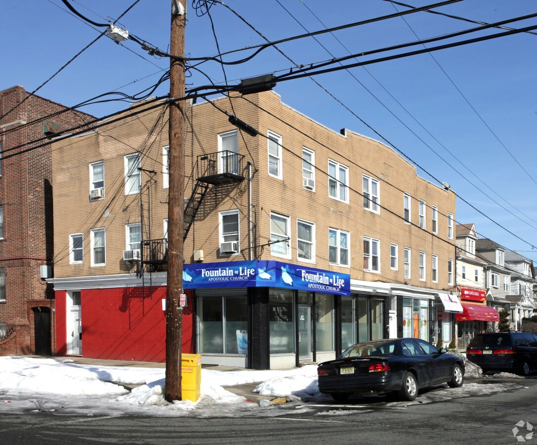 Primary Photo - 1041 Louisa St