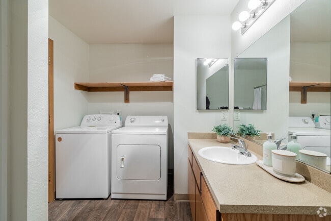 2BA, 2BA - 950SF - Second Bathrom