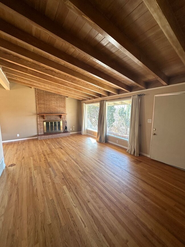Photo - 3 BEDROOM 1.5 BATHROOM SINGLE FAMILY HOME