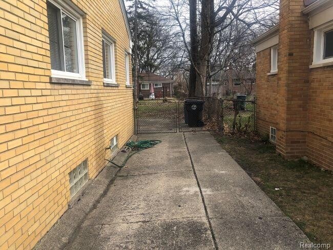 Photo - 21620 Whitmore St