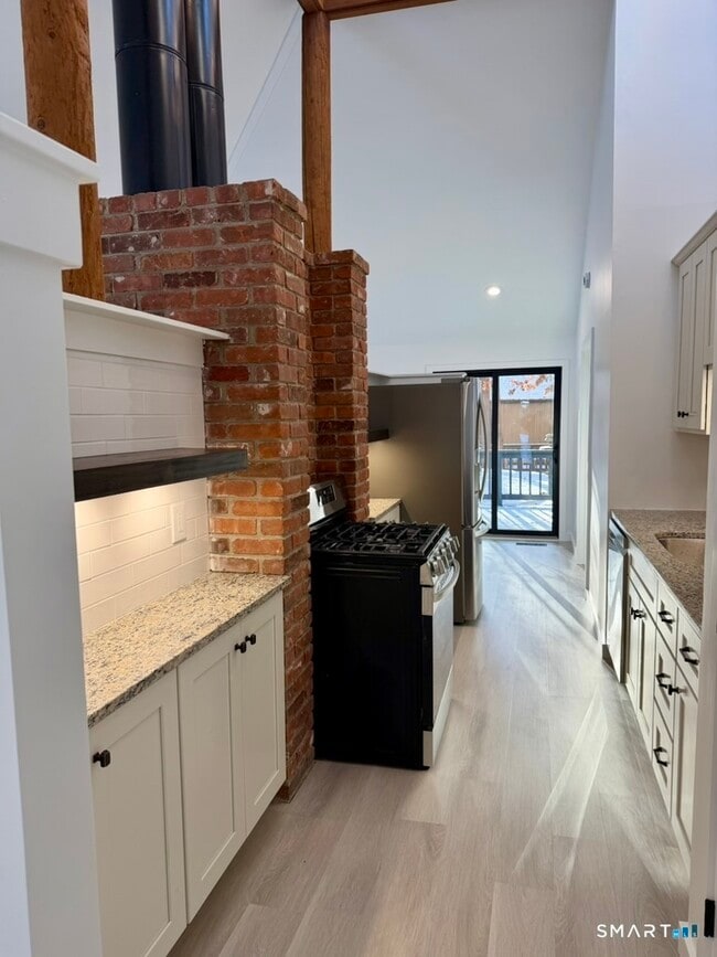 Photo - 15 Finch Run