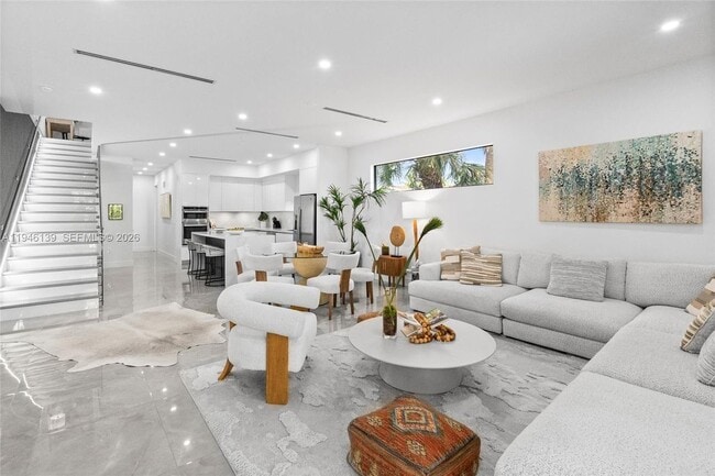 Photo - 325 SW 16th St