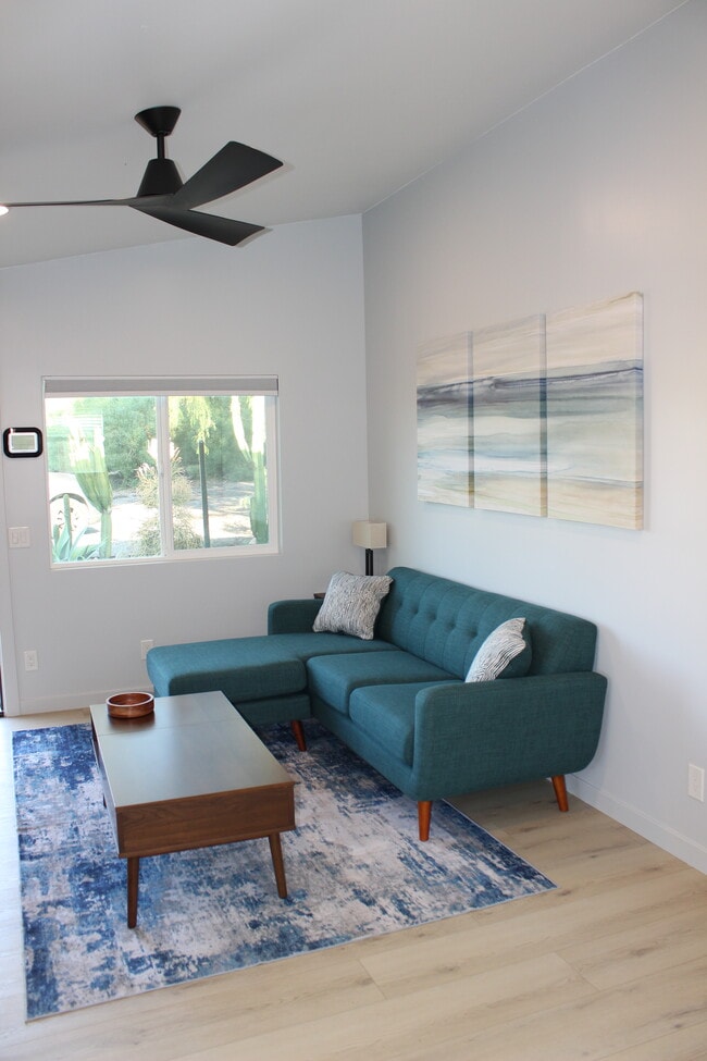 Área de estar - 1637 Grove Rd