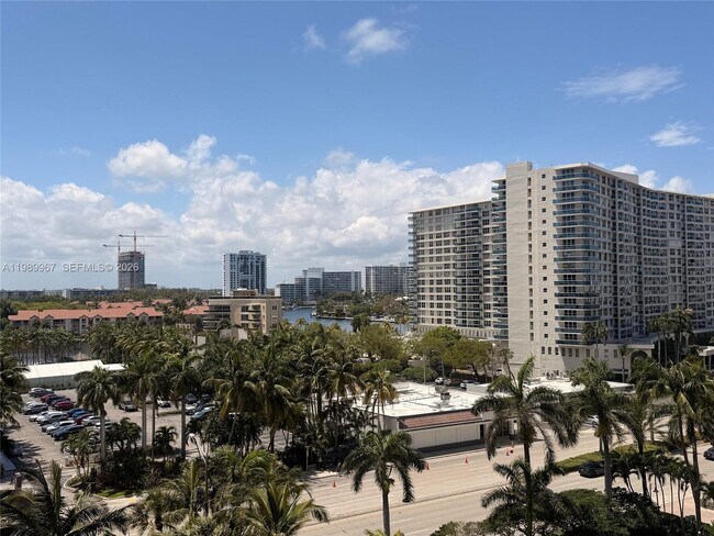 Photo - 4001 S Ocean Dr Unidad 8H