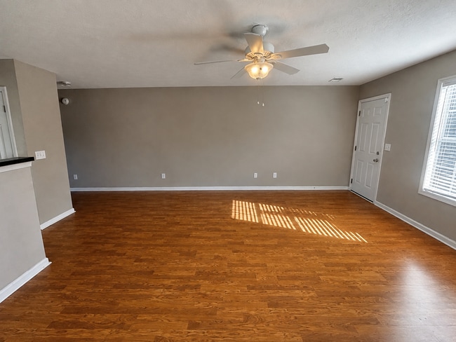 Photo - 318 Castle Ridge Dr