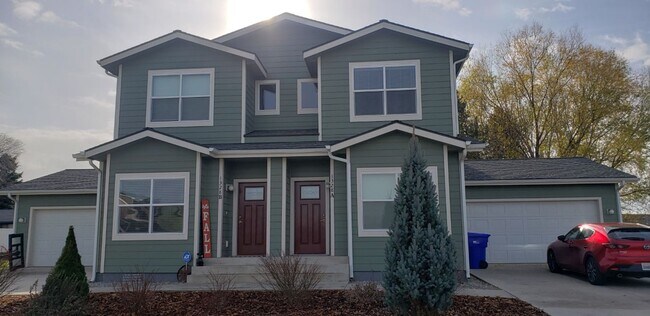 Photo - 3 bedroom, 2.5 bath duplex Move In August 10th!!