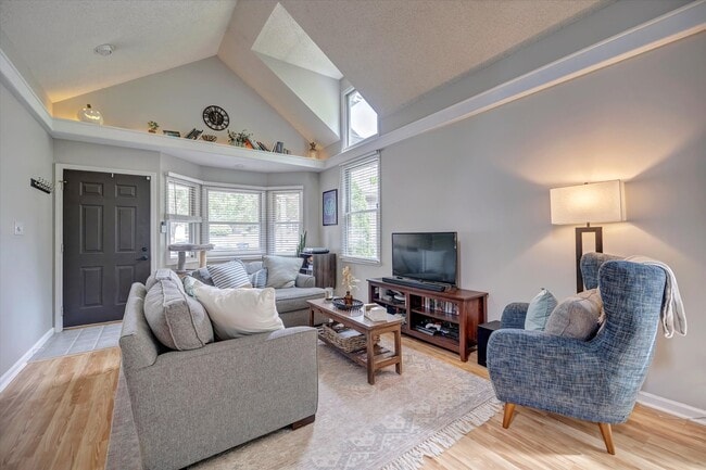 Photo - 435 W Somersbe Pl