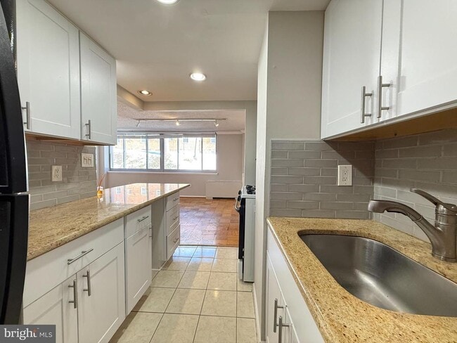 Photo - 5353 Columbia Pike Unidad 310