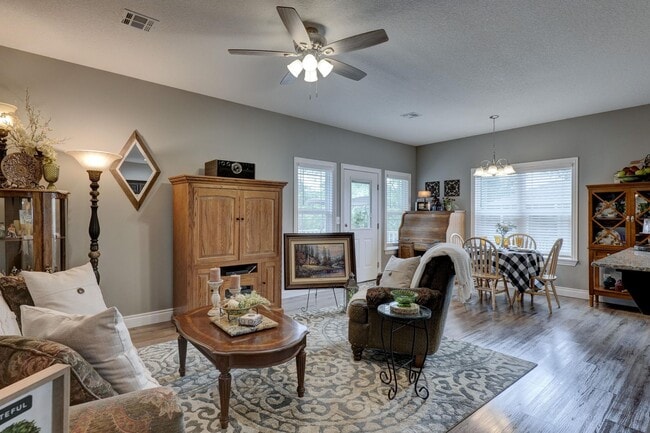 Photo - UNIT AVAILABLE 6/10/24 ! ! 2-BEDROOM 2-BATH DUPLEXES LOCATED IN NEOSHO!