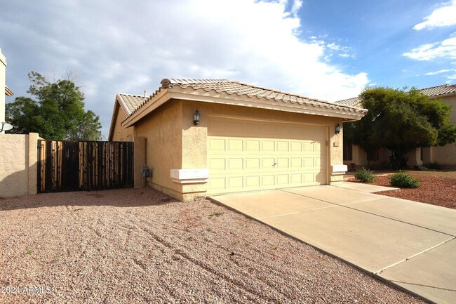 Photo - 1130 W Raven Dr