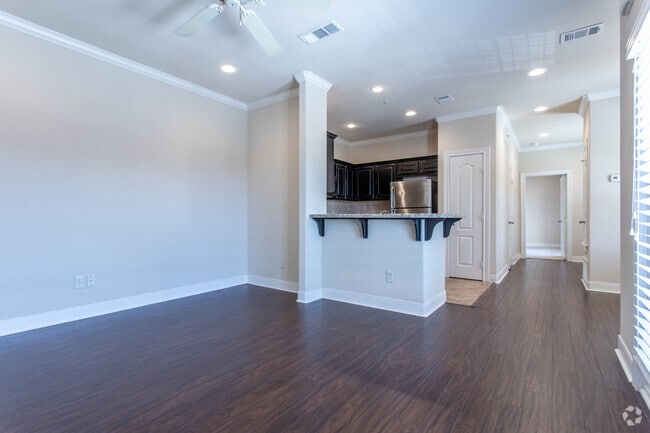 1 BR, 1 BA - 800 SF