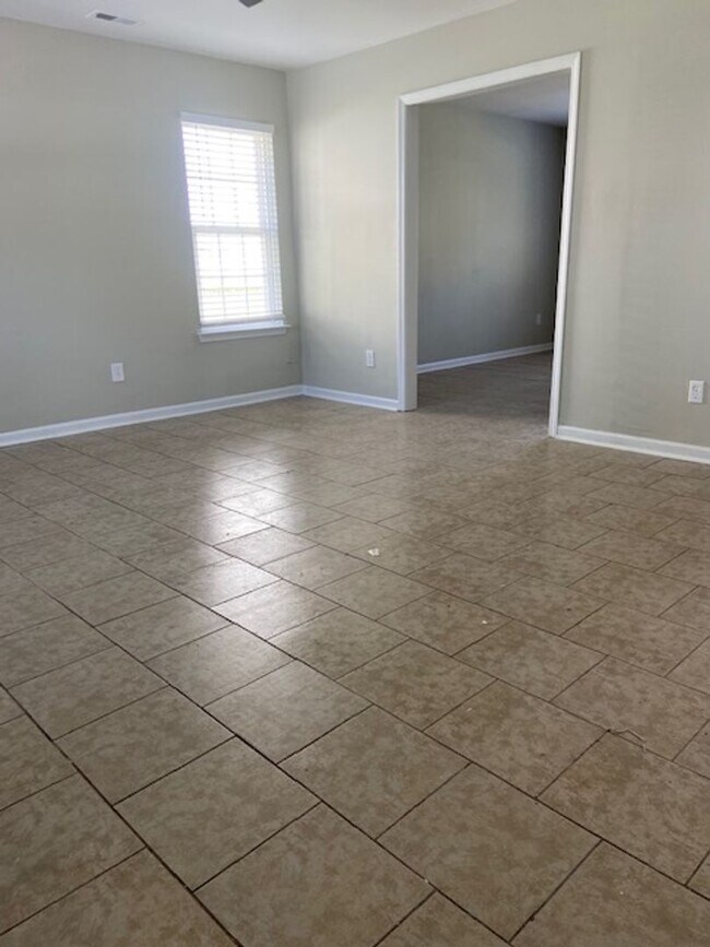 Photo - Spacious Town-home!