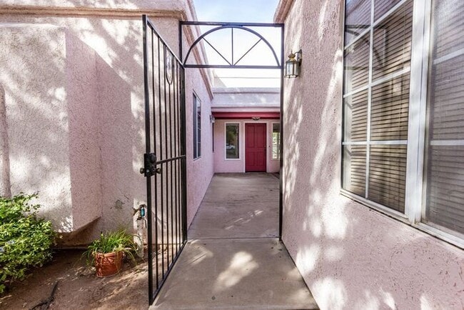 Photo - Beautiful and Spacious 3BR 2BA Home w/ Courtyard • Fenced Yard • Cul-de-sac in Tucson