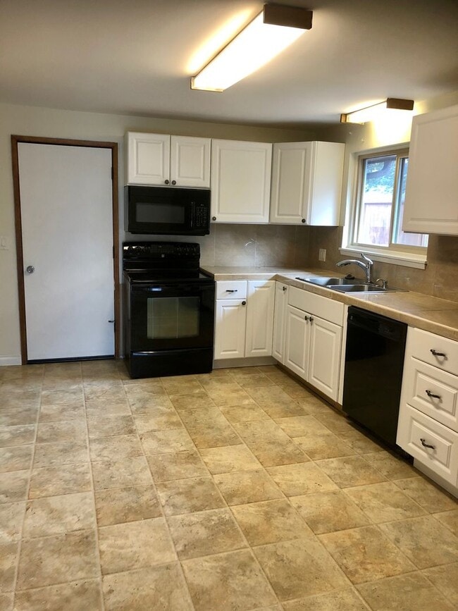 Photo - 19857ham Unit A