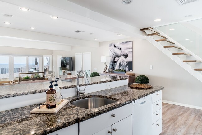 Photo - 1987 Fairfield Beach Rd